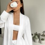 Elena Temnikova Instagram - Иметь большой и уютный дом - весьма популярная мечта для многих, и я была не исключением. Потому что вся семья, все друзья, все вместе и сразу 😍 Кайф. Моя мечта стала реальностью. Но сделать дом таким, как именно я себе представляла, в одиночку если не невозможно, то сложно крайне. Мне повезло - со мной на всех этапах работ была @agamalova_lilit_ И повезло вдвойне, потому что мы абсолютно совпали во вкусах❤️ Очень часто мне поступают предложения о съёмке рум-тура: и от журналистов, и от подписчиков. Но все-таки дом - это особенное энергетически место, поэтому лучше я поделюсь фото здесь😊