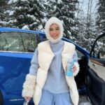 Elena Temnikova Instagram - Когда днем на улице уже темно, а нужно еще успеть на съемку, энергии нет совсем. Просто ни капельки. А до Нового года еще очень много дел. Меня круто спасают энергетики, но в них обычно много сахара. А я в последнее время очень слежу за этим. Но тут мне подсказали классный вариант - делюсь с вами. Новинка Adrenaline Rush Zero Sugar от @ad_rush вообще не содержит сахара, а вот концентрация кофеина и таурина здесь такая же, как в классических энергетических напитках. В итоге все ты можешь, но без сахара. Вкусно и сразу просыпаешься. Попробуйте! #всётыможешь
