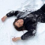 Elena Temnikova Instagram - Это я не сейчас. Сейчас я с гриппом. Под гриппом. В гриппе.)) Очень обидно. Я так ждала новогодние праздники. Была просто куча планов на эти 24/7 свободного времени. Хотелось заняться нужными желанными делами. Но год начался по-другому. Мозг совершенно не соображает. У меня все время ощущение, что я на корабле во время шторма🥴). Как вы? Как вообще начало 2022?