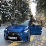Elena Temnikova Instagram - Теперь он нереально красивый синий💙 Мой спортивный красавчик Lexus NX. С ним никакие сугробы не страшны: регулируемая подвеска позволяет комфортно передвигаться и по городу, и по бездорожью