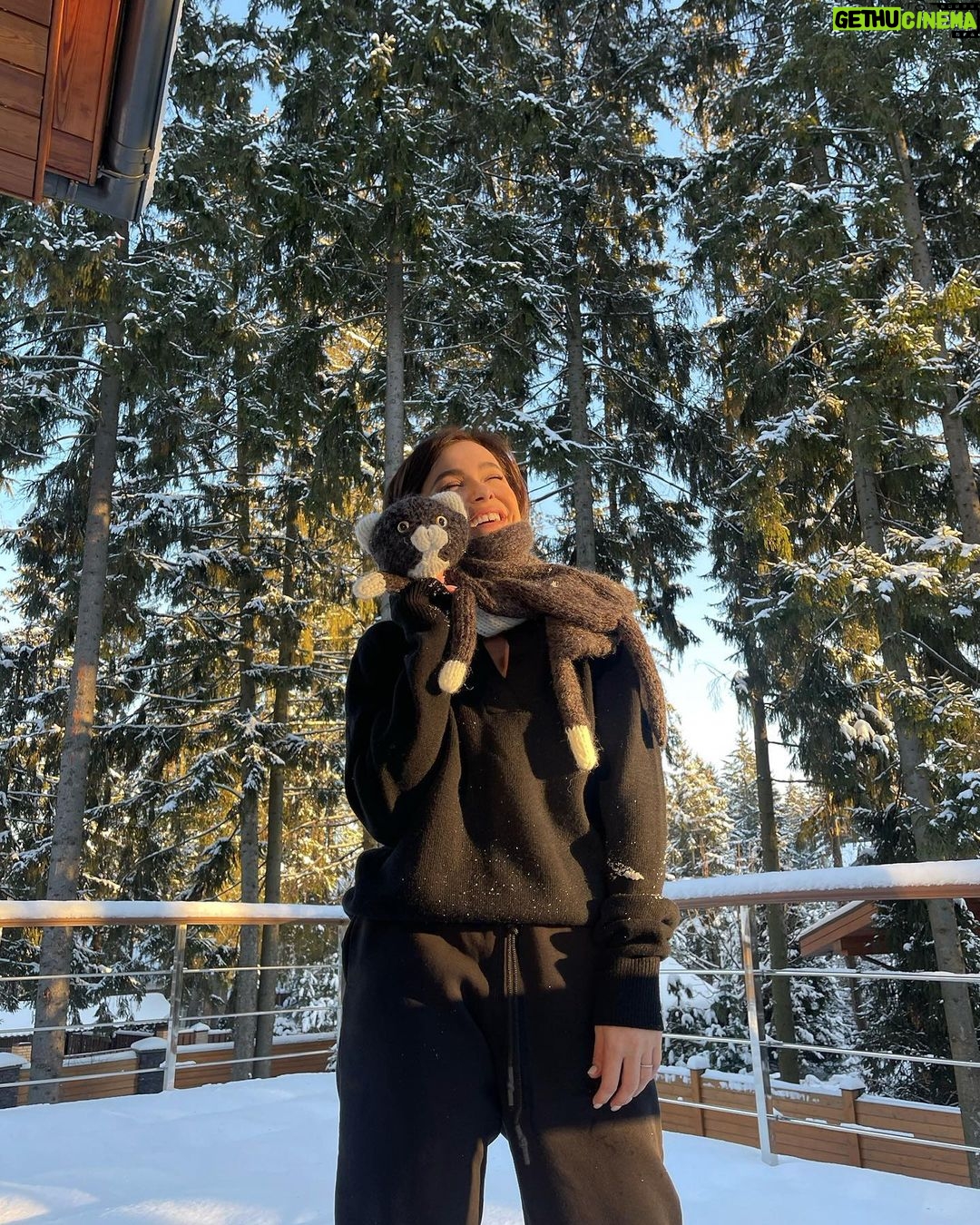 Elena Temnikova Instagram - Что-то подустала я от этой предновогодней суеты, хочется уже проснуться днём 1 января и пойти на кухню доедать салаты 😂 В связи с этим вопрос: ваш топ 3 блюд утром (или днём, вечером) первого января 👩🏻🍳