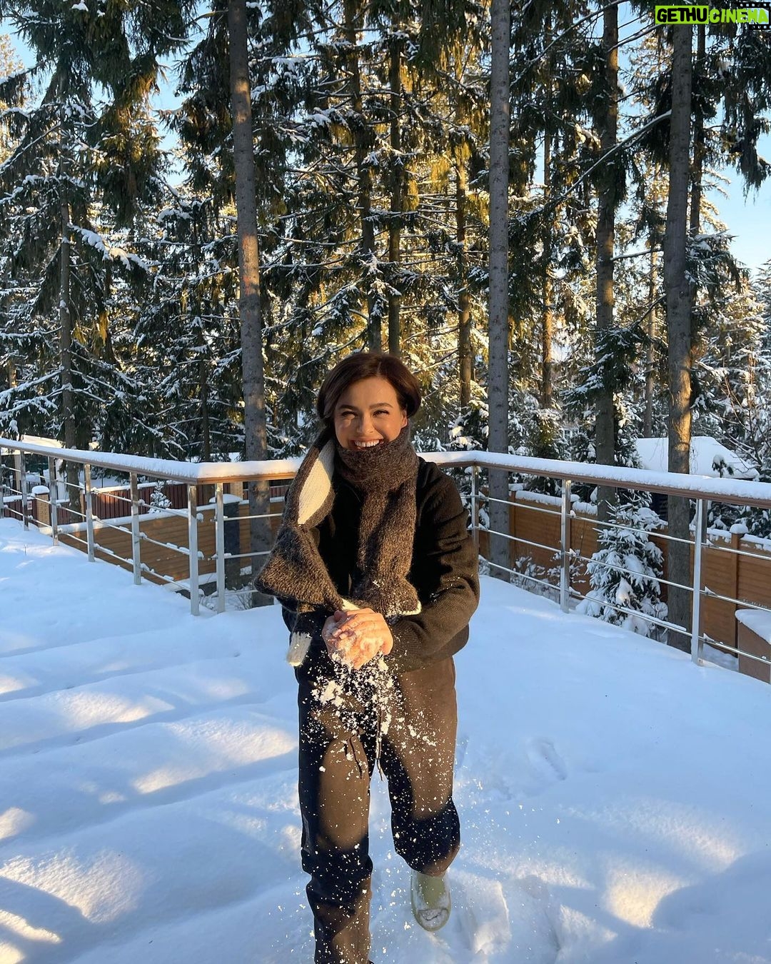 Elena Temnikova Instagram - Что-то подустала я от этой предновогодней суеты, хочется уже проснуться днём 1 января и пойти на кухню доедать салаты 😂 В связи с этим вопрос: ваш топ 3 блюд утром (или днём, вечером) первого января 👩🏻🍳