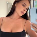 Elena Temnikova Instagram - Спать 🛌 хочется 😵‍💫 Но делаем вид, что вовсе нет. Сколько читающих реально спит 8+ часов? Отзовитесь, кому я/мы будем завидовать. По-моему.. эти люди - миф🤷🏻‍♀️