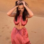 Elena Temnikova Instagram - Посмотрела сейчас видео со своего концерта (часть повесила в сторис). Поняла, что до дрожи соскучилась по нормальному гастрольному туру. Стабильному. Без всех этих отмен и переносов. Эти полтора года совершенно измотали эмоционально. Очень скучаю по своему зрителю. По настоящим, живым концертам. И хочется написать, что все будет хорошо и в следующем году обязательно будет нормальный тур, но что-то слабо верится в это. Депрессивненький пост получился. Просто очень скучаю по вам. #хнык