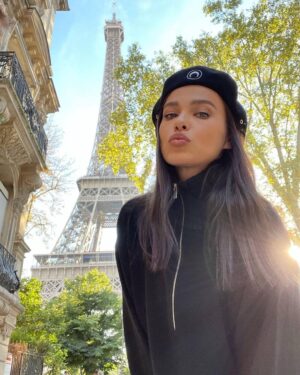 Elena Temnikova Instagram - Прогулка.
Париж в этот раз — в самое сердце. 

🤍🗼