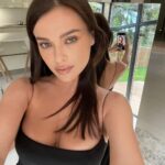 Elena Temnikova Instagram - А бабье лето будет? Хочу носить платья. Если честно, настроения совсем нет. Трудный дурацкий день. Пойду поем. Как вы?