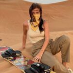 Elena Temnikova Instagram - Sandboard. Hot 🏄surfing. Кто пробовал?) как вам? Я не смогла расслабиться. Трусиха, короче. Но песок мягкий и тёплый. Падать не больно.