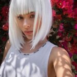 Elena Temnikova Instagram - Вы знаете, сколько раз меня посещали мысли кардинально поменять свой цвет волос? Да и сейчас рука нет-нет да тянется в сторону осветляющей краски 😂 Как хорошо, что сейчас уйма вариантов легко примерить на себя новый образ (огромный выбор оттенков краски для волос, парики, накладные пряди, очень реалистичные приложения и маски). Листай карусель с моими прошлыми экспериментами👉 Но все же сейчас у меня тот образ и цвет волос, с которым я чувствую себя максимально гармонично. Чувствую себя собой 🙂 Для тех, кто очень хотел узнать: сейчас мой оттенок тёмный шоколад. И это прям моё! Если вы в поиске или хотите обновить свой оттенок, скорее гоу за краской Syoss в Магнит Косметик. Это мастхэв, когда хотите получить яркий цвет и качество волос как после салона. И заодно выиграть стайлер последнего поколения в розыгрыше от Syoss х Магнит Косметик. Все подробности здесь — @magnitcosmetic. 😉 Переходите, подписывайтесь и участвуйте. P.S. В палитре Syoss моя любовь - оттенок 3-8 Тёмный шоколад🍫 А как вы думаете, какой цвет мне больше идёт?