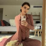 Elena Temnikova Instagram - Ретушировать себя на фотках стало как никогда просто #фабриказвезд2