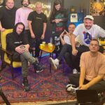 Elena Temnikova Instagram - Ребят, вчера вышел выпуск Плохих песен #41, где мы с Соболевым шутили - вернее, шутил Соболев, а я веселилась. Если любите это шоу и еще не видели наш выпуск - не пропустите! Идите смотреть прямо сейчас. Но предупреждаю. Контент 18+ и для тех кто не краснеет от нецензурной лексики. А мне всегда было интересно, кто авторы этих «плохих» песен. Листайте карусель - уговорила ребят раскрыть себя. Спасибо за приглашение. Люблю обожаю #плохиепесни