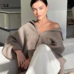 Elena Temnikova Instagram - …беру обратно свои слова, что не люблю осень🍁 Раньше я и правда так думала. Но в этом году золотая осень какая-то совершенно восхитительная. Просто вауу. Первый раз по-настоящему кайфанула от нее💛 А вы? Завтра, правда, солнце обещают выключить, но спасибо этому времени, что оно было таким классным. Надеюсь в ваших городах тоже🙌🏻