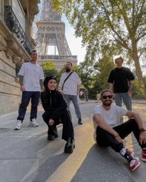 Elena Temnikova Instagram - Прогулка.
Париж в этот раз — в самое сердце. 

🤍🗼