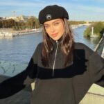 Elena Temnikova Instagram - Прогулка. Париж в этот раз — в самое сердце. 🤍🗼 Eiffel Tower