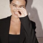 Elena Temnikova Instagram - Для меня одежда - это мое вдохновение. Моя защита. Моя сила. Если предстоит сложный день и точно будет какой-то стресс, то надену спортивный костюм или мягкий кашемир, чтобы было по максимуму комфортно. Чтобы одежда мне помогала. А если хочется эмоций, чувствовать себя очень красивой, ну просто super-girl, то выберу что-то яркое и дерзкое. Всегда покупаю только то, что буду потом носить. Слушаю себя и с первого взгляда понимаю, моя эта вещь или нет. А при выборе «что надеть» самое главное - настроение, а не повод. Могу пойти на вечеринку совсем изи, а дома надеть вечернее. Важно не то, какой наряд, а как ты себя в нем чувствуешь. Какая идет энергия. Этот костюм @loverepublic_official - моя новая любовь. Он нежный, комфортный и мягкий как кашемир, но энергия у него - женщины-кошки🔥 с красной дорожки)) Моя личная рекомендация. И ловите промокод «temnikova» -10% на новую коллекцию бренда, в том числе на Smart couture. Она очень hot. #loverepublic #LR_friends
