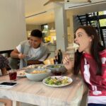 Elena Temnikova Instagram - Кормлю ребят здоровым обедом. Вдохновляюсь сама и вдохновляю друзей добавить немного зож в нашу жизнь. Хочу со дня на день сесть на диету. Скорее всего, буду просто сокращать калории, но может быть, попробую вернуть интервальное голодание. Еще не решила. Кто со мной? Если кто сейчас грустит, в депрессивном состоянии - рекомендую присоединиться к нам. Ибо лично для меня уменьшение кг и см - самое лучшее и быстрое средство от осенней хандры. Друзья, го в комменты, давайте там обсудим, что будем делать😉