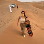 Elena Temnikova Instagram - Sandboard. Hot 🏄surfing. Кто пробовал?) как вам? Я не смогла расслабиться. Трусиха, короче. Но песок мягкий и тёплый. Падать не больно.
