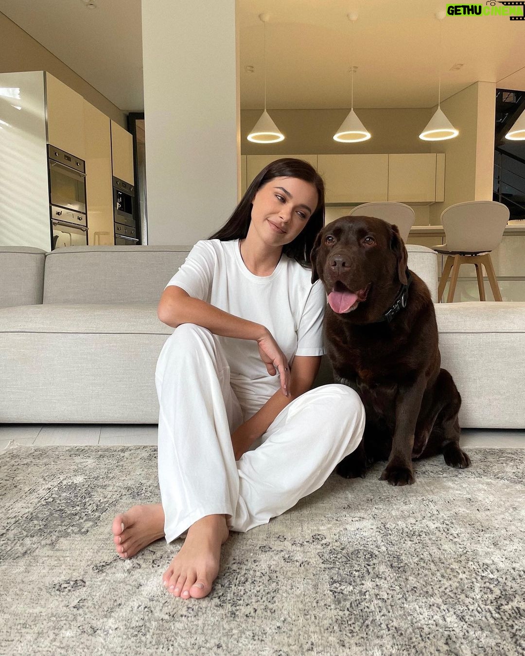 Elena Temnikova - 81K Likes - Моя булочка с корицей. Нельзя просто так взять и не поцеловать ее. Согласны? Какая нра 1/2/3/4/5/6/7/8?