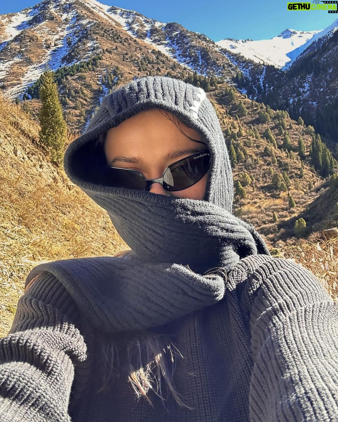 Elena Temnikova Instagram - 🏔️ 5 дней в Кыргызстане. Волшебные настолько, что моя жизнь разделилась на до и после.