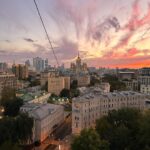 Elena Temnikova Instagram - У самого лучшего города на Земле сегодня день рождения. Москве 876. Красивые цифры очень. Москву я обожаю. В буквальном смысле. Однажды я выбрала этот город, а он выбрал меня. Довольно много путешествуя, я посетила немало мировых столиц. Москва - ван лав. Без преувеличения. Таких (чтобы всё и сразу) городов просто больше нет. Москва прогрессивная, Москва красивая, Москва уютная, Москва круглосуточная, Москва культурная, Москва ночная. Москва может ВСЁ. И, конечно, этот викенд супер насыщен всяческими бесплатными развлечениями для горожан. Слышала, что аттракционы завтра бесплатно. Круто. Если для кого-то слишком круто, то погулять в парках вполне себе альтернатива. А вечером приходите на классные концерты. Их в эти выходные множество и на любой вкус. Я, кстати, буду в Лужниках ровно через час.;) Но. До всего этого не забудьте проголосовать - в Москве выборы мэра лучшего города на планете! И если вы никак не успеваете дойти до участка (прекрасно понимаю, такое плотное расписание развлечений в городе), вы можете это сделать легко удаленно на mos.ru! Всем супер ярких и теплых выходных! Moscow, Russia