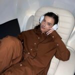 Elena Temnikova Instagram - 5 дней – это много или мало? Зачастую, одни, не успев оглянуться, за понедельником буквально сразу ныряют в пятницу, другие считают минуты до окончания рабочего дня; третьи же - выбирают жить в «сейчас». Потому что каждый день - только наш выбор. 5 дней для того, чтобы выучить новый язык или привести себя в форму – наверное, вряд ли. 5 дней, чтобы четче понять себя и после этого ОСОЗНАННО, шаг за шагом, легко выучить новый язык и начать приводить свое тело в порядок, - да! В моих 5 днях была спрятана целая Вселенная, которую я не знала прежде. Каждый день, каждую секунду лучшие специалисты Первой Линии, невозможно красивые и такие теплые, расписали для меня сверхнасыщенно, тщательно изучив особенности моего организма. ❤️ Превентивная медицина - это про осознанность. Своевременная соломка - самая крепкая, я точно знаю, о чем говорю.😉 Я всегда была уверена, что знаю о себе все. Теперь я могу сказать, что только познакомилась с Леной) И она мне дико нравится! Слово «отпуск» для меня теперь не про «всё включено» под палящим солнцем, а про «все включено» в моей голове и солнце в глазах. Каждый день. Спасибо Маша Грудина @masha_grudina за прекрасную Первую Линию Первая Линия Health Care Resort