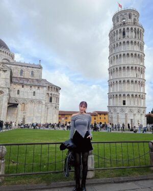 Elizabeth Tan Instagram - Leaning tower of Pisa and statue of David! Crossed off my bucket list hehee. Also, Florence was absolutely my favourite city 😍❤️