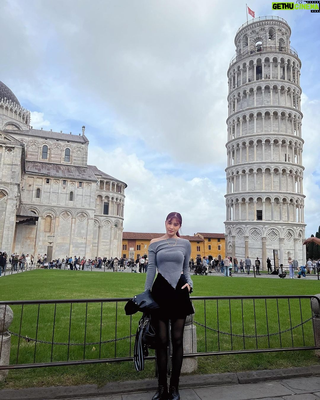 Elizabeth Tan - 54.4K Likes - Leaning tower of Pisa and statue of David! Crossed off my bucket list hehee. Also, Florence was absolutely my favourite city 😍❤️