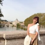 Elizabeth Tan Instagram - When in Rome 🥰❤️ hehe