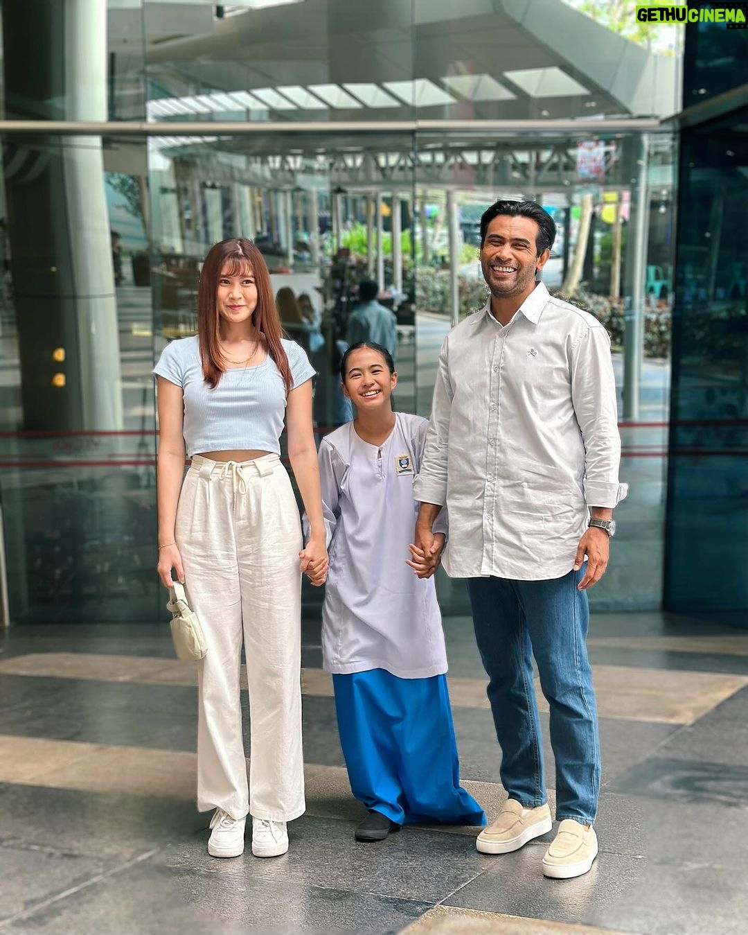 Elizabeth Tan Instagram - Melanie + Amy + Razak = Happy family? 😄