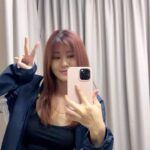 Elizabeth Tan Instagram - hair treatment day, but make it fun! hehehe lizzy terharu sgt and im very thankful to @hairdoc_malaysia sbb amik I as their ambassador to help me with my hair condition 😭 for this session i did scalp therapy, folli-lite & ultrapulse treatment! i will keep updating you guys my journey dgn dorang okay? let it go, let it grow! ❤️🫶🏻
