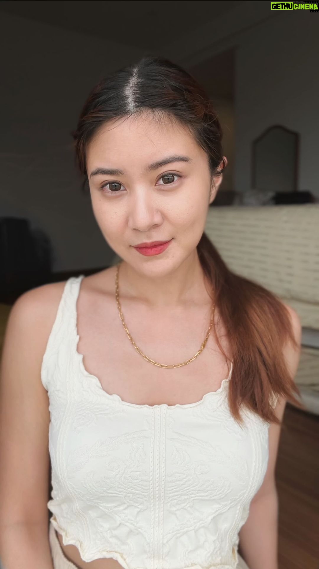 Elizabeth Tan Instagram - Lizzy sure ramai sangat boleh relate dgn product Simple ni! Some of us guna product ni dari dulu kan! So I just nk share with you my skincare steps in the morning with my Simple products hehehe Korang pulak share dgn Lizzy whats your favourite Simple product okay? ❤️