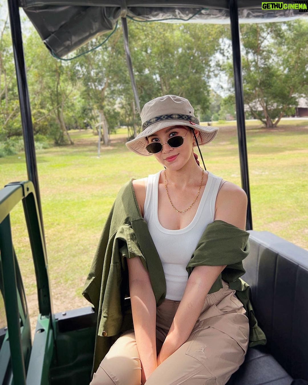 Elizabeth Tan Instagram - Ranger Lizzy dah ready bawak korang. Jom? 😛