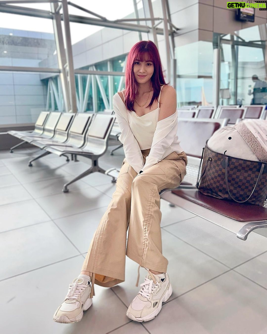 Elizabeth Tan Instagram - hello & goodbye KK 😢❤️