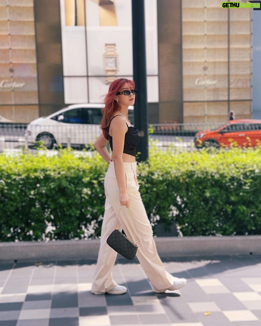 Elizabeth Tan Instagram - Everyday im just pretending like i know what im doing 🙃☺️