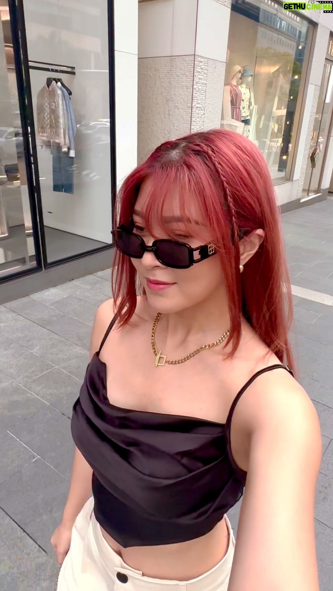 Elizabeth Tan Instagram - Just felt cute in my new pants hehehe 🤭