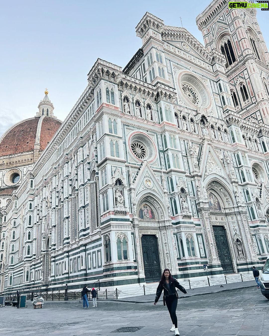 Elizabeth Tan - 54.4K Likes - Leaning tower of Pisa and statue of David! Crossed off my bucket list hehee. Also, Florence was absolutely my favourite city 😍❤️