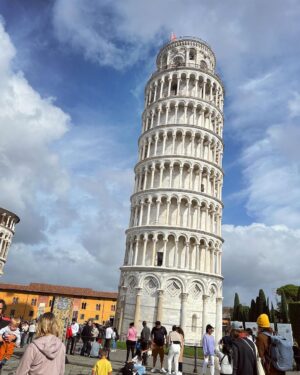 Elizabeth Tan Instagram - Leaning tower of Pisa and statue of David! Crossed off my bucket list hehee. Also, Florence was absolutely my favourite city 😍❤️