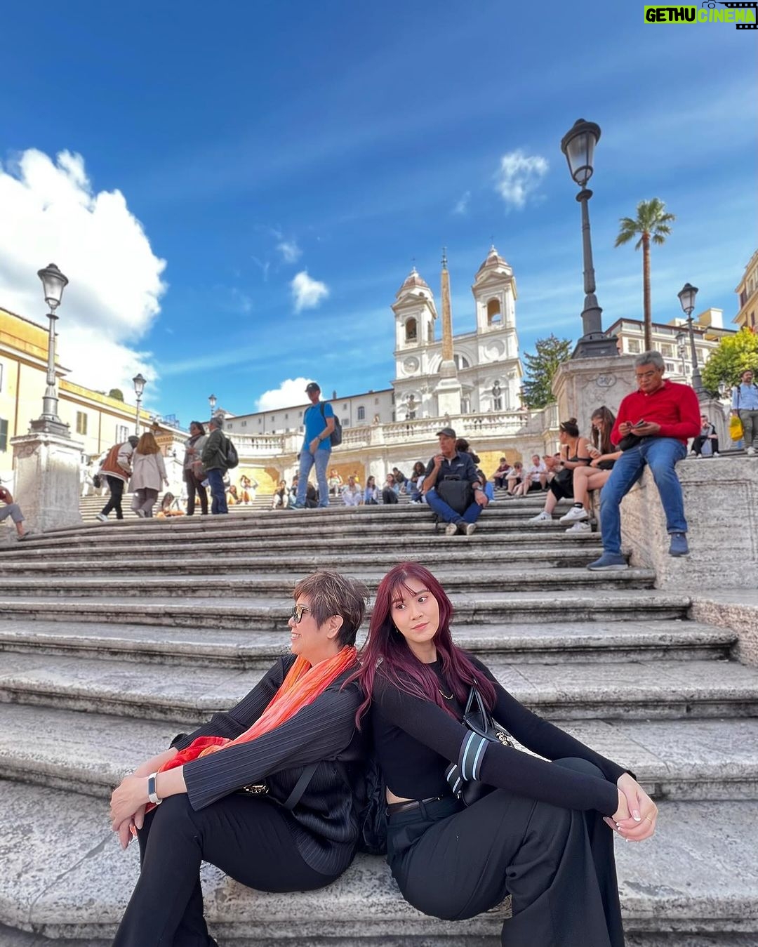 Elizabeth Tan Instagram - Visiting all the tourist spots in Rome was my Lizzie McGuire movie dream come true 😍 hehheheh