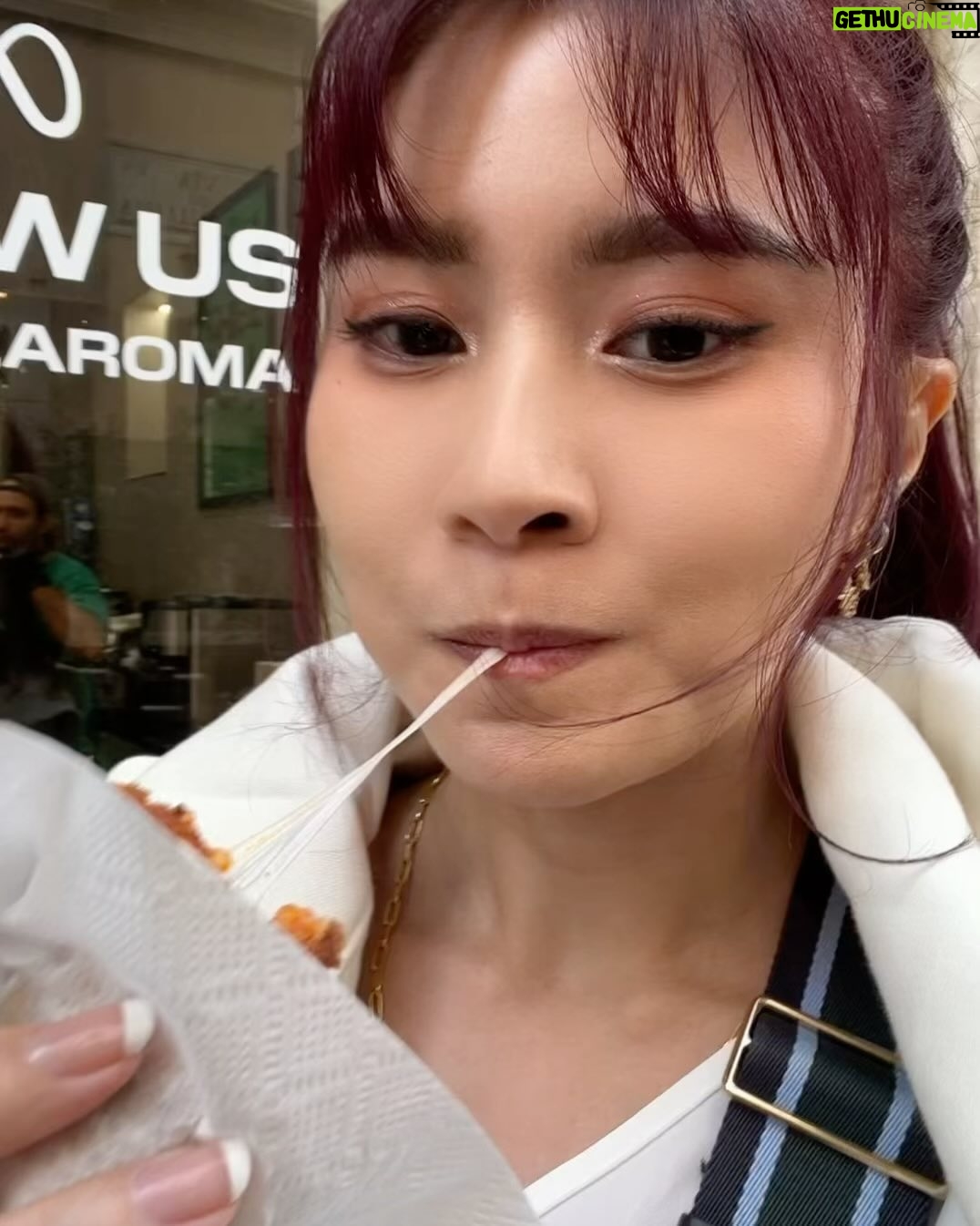 Elizabeth Tan Instagram - When in Rome 🥰❤️ hehe