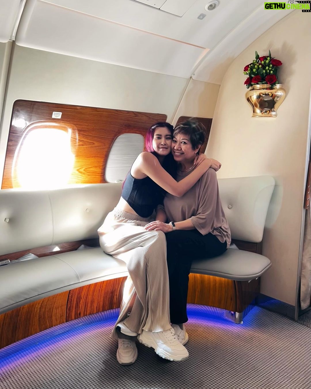 Elizabeth Tan Instagram - Mummy + daughter trip! Hehe see you soon, Italy! 🇮🇹😍