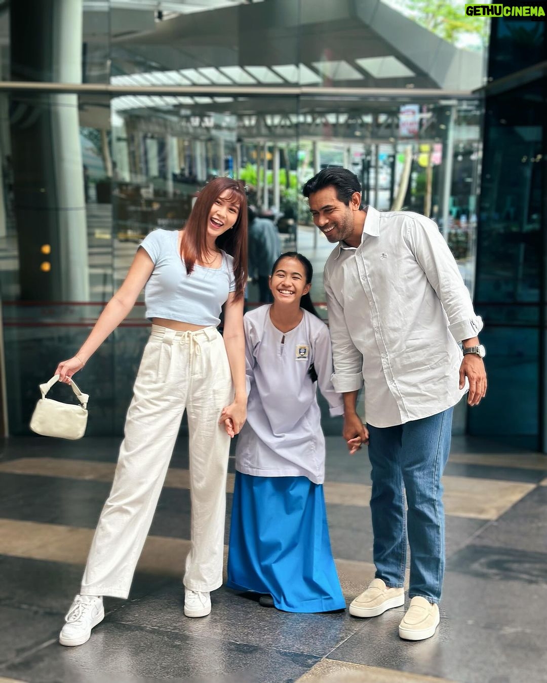 Elizabeth Tan Instagram - Melanie + Amy + Razak = Happy family? 😄