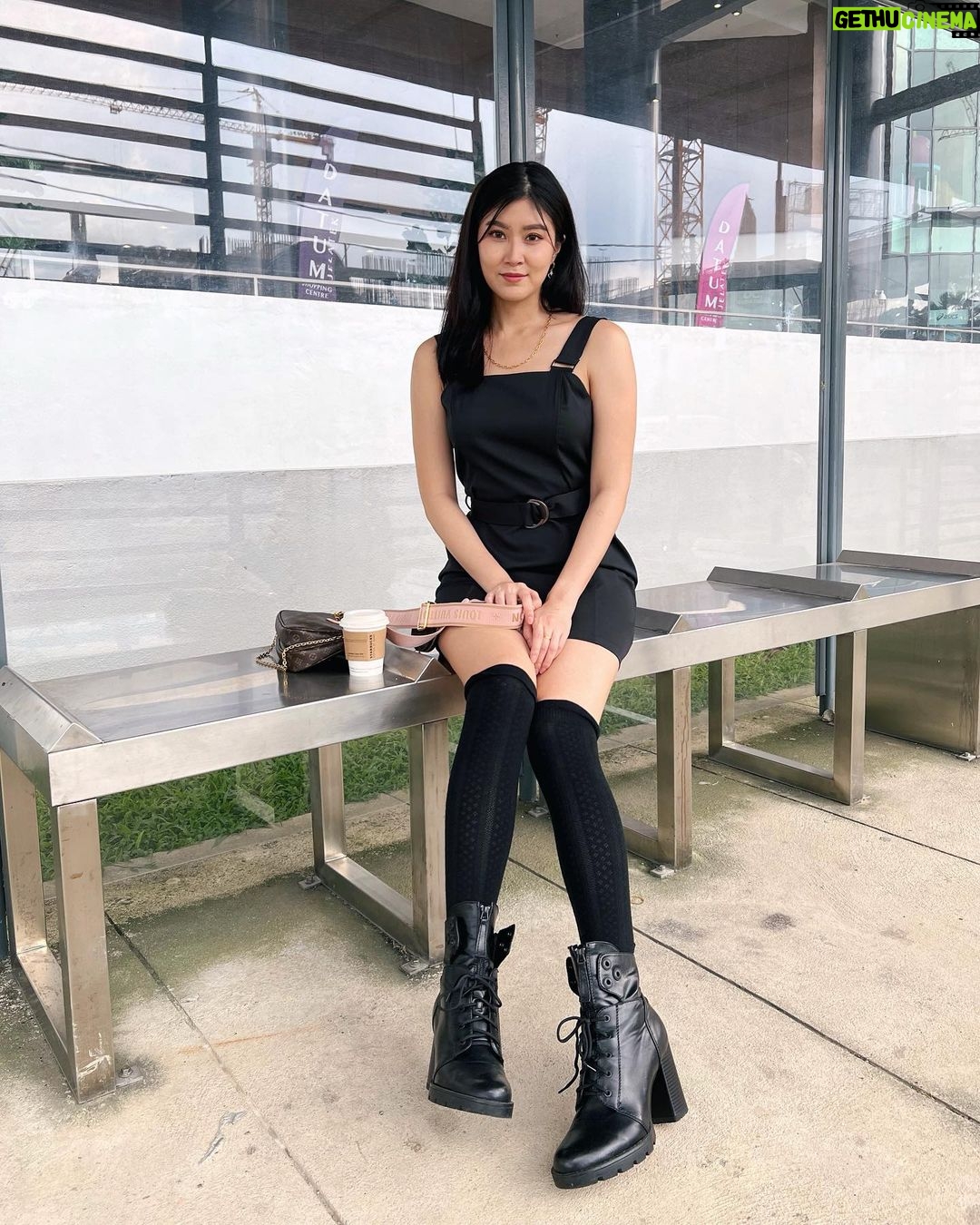 Elizabeth Tan Instagram - Tngh tunggu u kt bus stop ni 😛