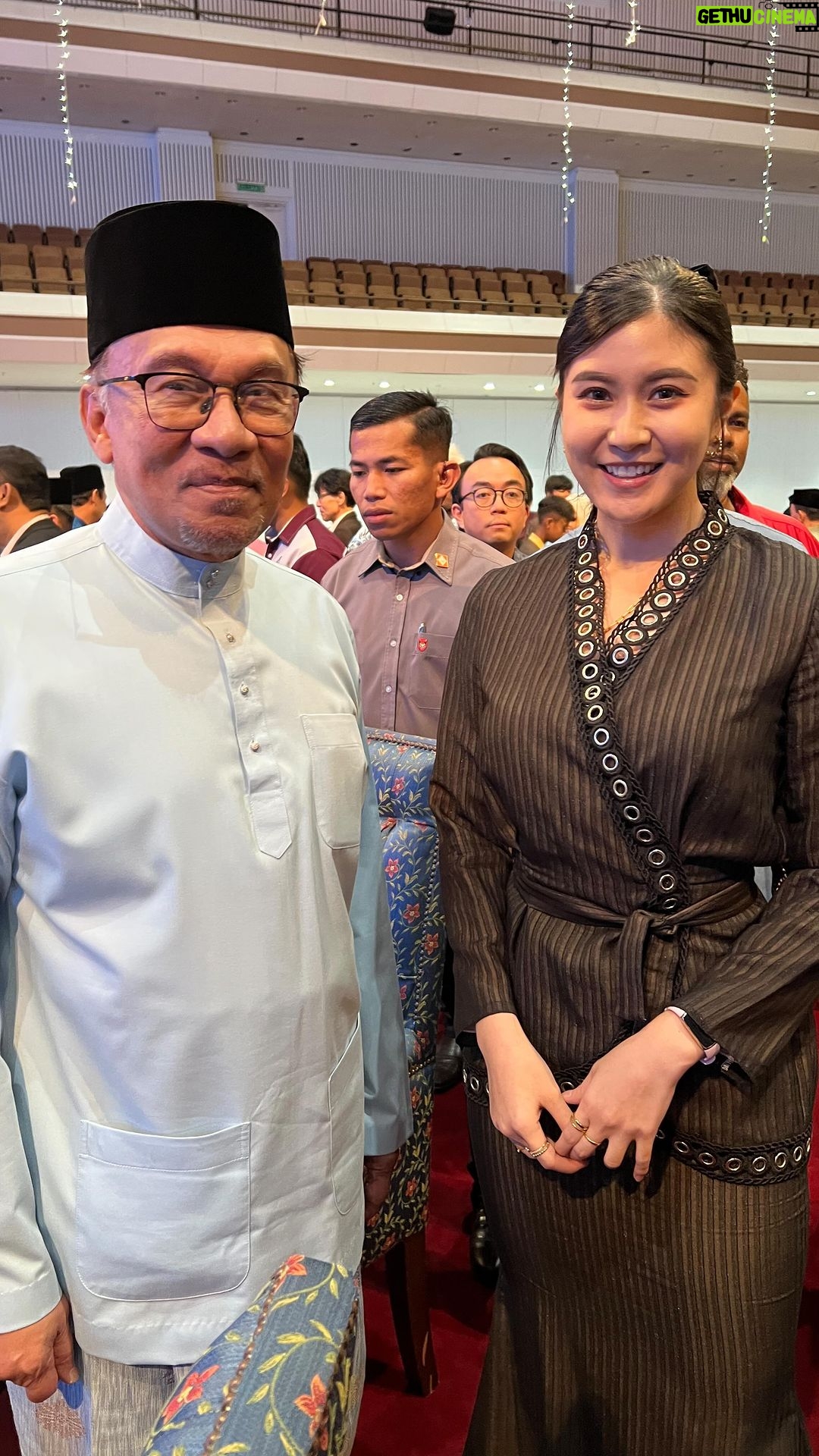 Elizabeth Tan - 60.5K Likes - Excited sngt dpt jumpa DS @anwaribrahim_my sampai i terlanggar dia omg im so sorryyy😅🤣😭
.
.
.
#MalaysiaMADANI #DSAI #PMX