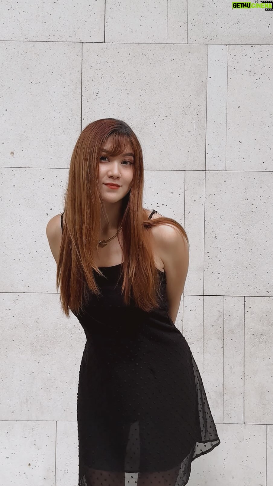 Elizabeth Tan Instagram - Malu weh kalau rambut gugur sampai mcm ni kan hahahaha If you guys pun ade problem mcm ni, cepat2 pegi to your nearest HairDoc branch tau sbb Ultrapulse and Follilite treatments boleh tolong korang! @hairdoc_malaysia
