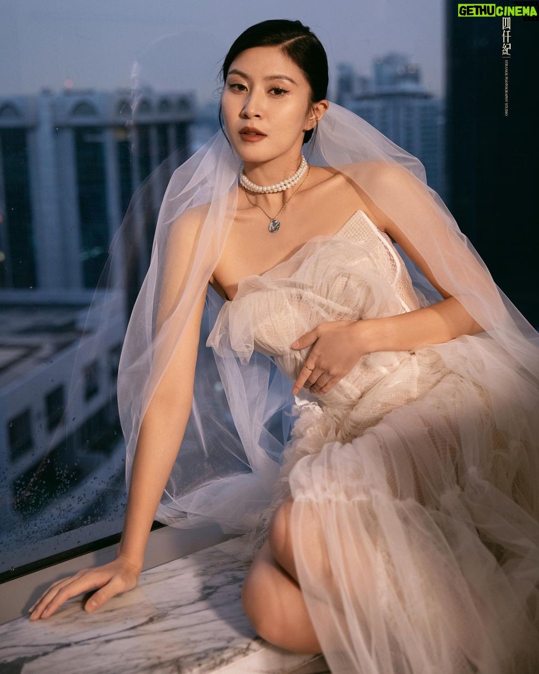 Elizabeth Tan - 46.9K Likes - 🥰❤️ @strangephotostudio