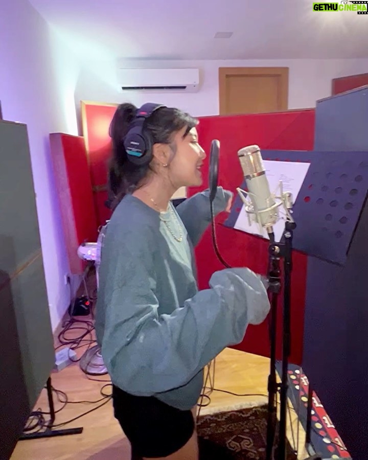 Elizabeth Tan Instagram - Back in the studio hehehe ✨🥰
