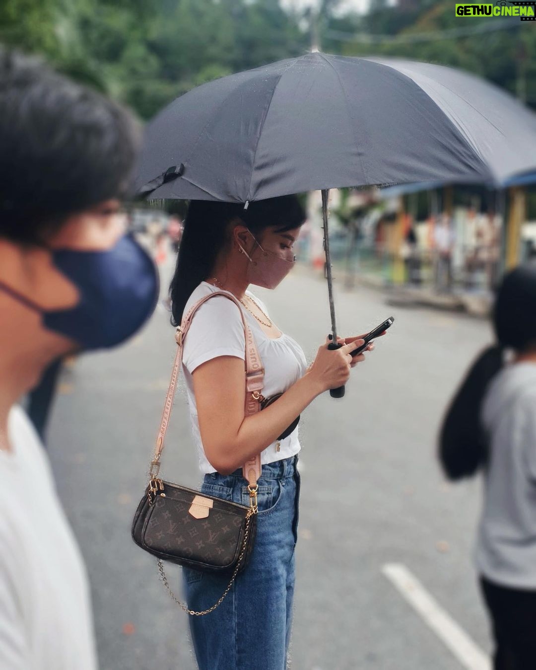Elizabeth Tan Instagram - First time undi harini ☺️ beratur utk dua jam but so worth it. I hope korang semua pergi undi tadi! Skrg jom sama2 nervous tunggu results omggg hehehe