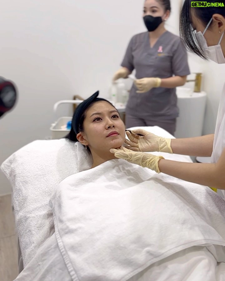 Elizabeth Tan Instagram - First time nk try inject Profhilo sbb kulit i kering sangat 😅 Nnt I post more updates hehe tp so far @aglowclinic mmg clinic paling professional I pernah pergi!
