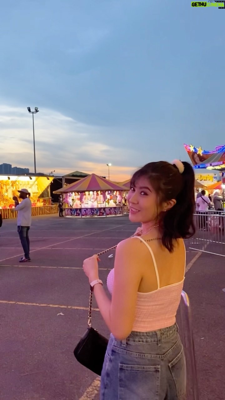 Elizabeth Tan Instagram - I love funfairs so much omgg 😭❤️