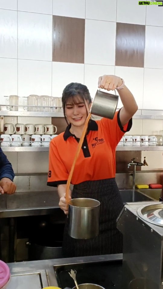 Elizabeth Tan Instagram - Bila economy teruk and terpaksa try job baru 😅