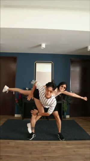 Elizabeth Tan Instagram - Couple activities 😛🤣
